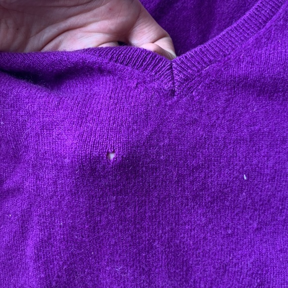 Purple cashmere sweater with v neck - Picture 2 of 4
